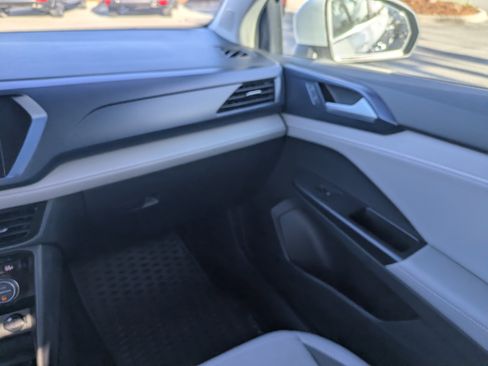 Used 2024 Volkswagen Taos SE w/ MDO Package image 17