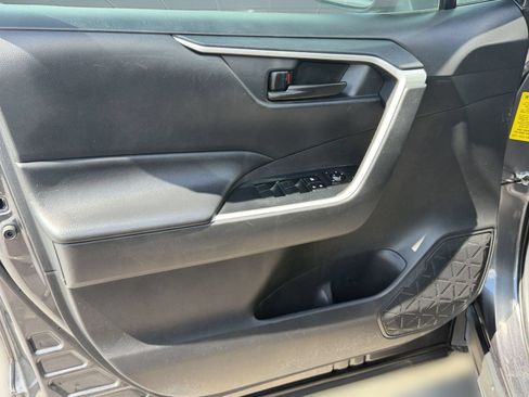 Used 2020 Toyota RAV4 LE FWD image 14