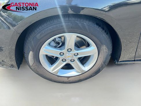 Used 2022 Chevrolet Malibu LS FWD image 34