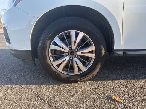 Used 2017 Nissan Pathfinder SV image 14