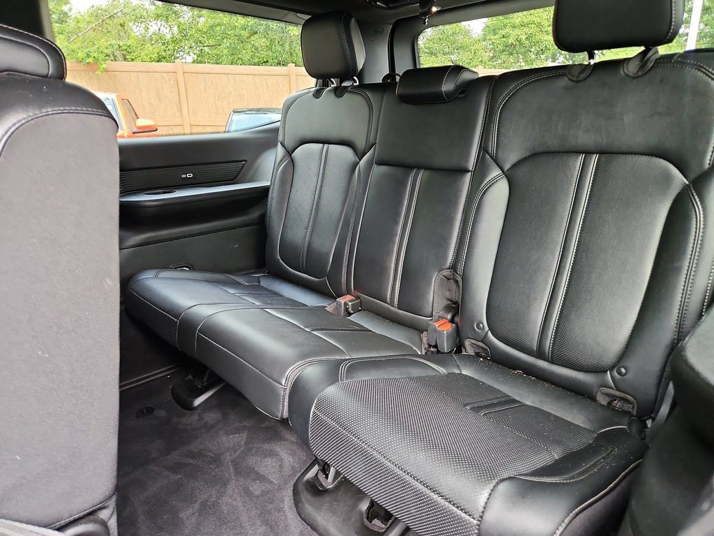 Used 2024 Jeep Wagoneer Series II w/ Flexible Seating Group AWD/4WD image 17