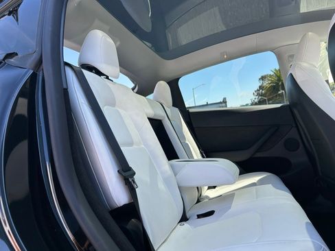 Used 2024 Tesla Model Y Long Range AWD/4WD image 38