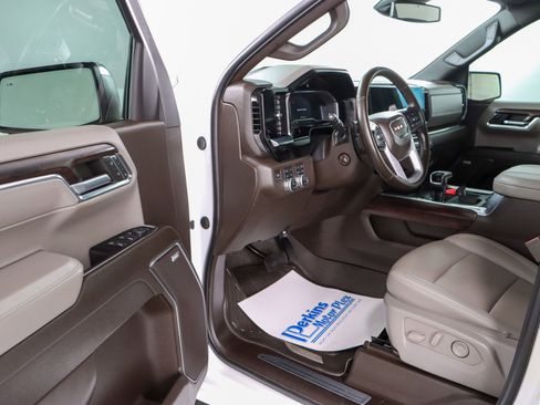 Used 2024 GMC Sierra 1500 SLT AWD/4WD image 3