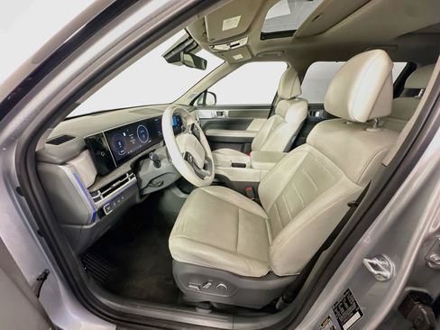 Used 2025 Hyundai Santa Fe Limited FWD image 13