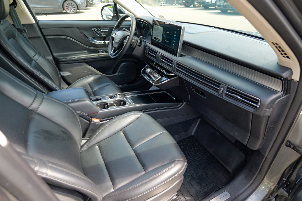 Used 2023 Lincoln Corsair AWD image 34