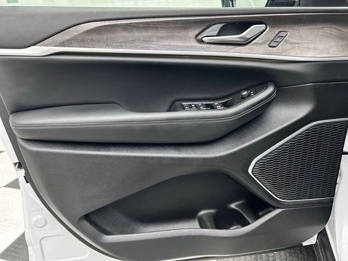 New 2026 Jeep Grand Cherokee Limited w/ Limited Altitude Package image 10