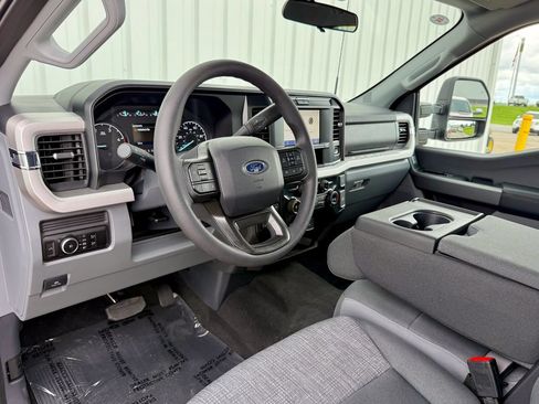 New 2026 Ford F250 XLT w/ FX4 Off-Road Package AWD/4WD image 10