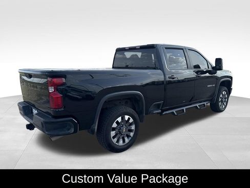 Used 2022 Chevrolet Silverado 2500 Custom w/ Custom Value Package AWD/4WD image 3