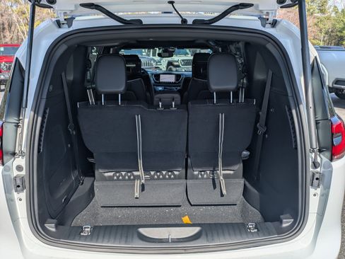 New 2026 Chrysler Pacifica Limited image 28
