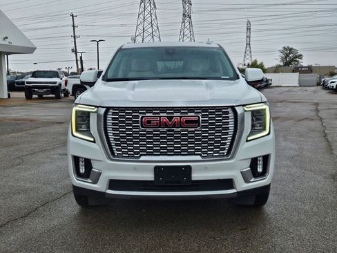 Used 2021 GMC Yukon Denali w/ Denali Premium Package image 9
