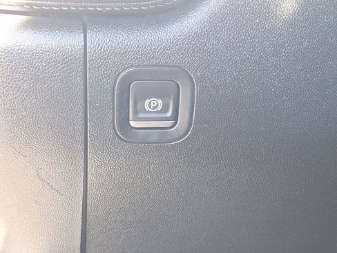 Used 2020 Chevrolet Silverado 1500 LT image 31