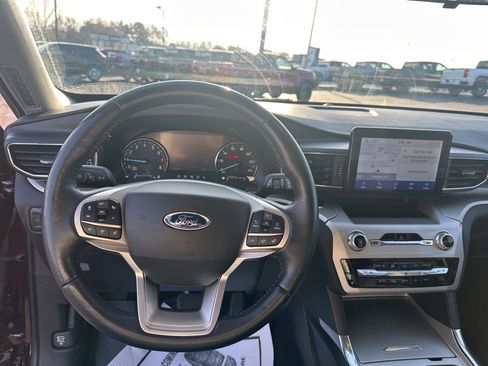 Used 2022 Ford Explorer XLT w/ Equipment Group 202A image 18