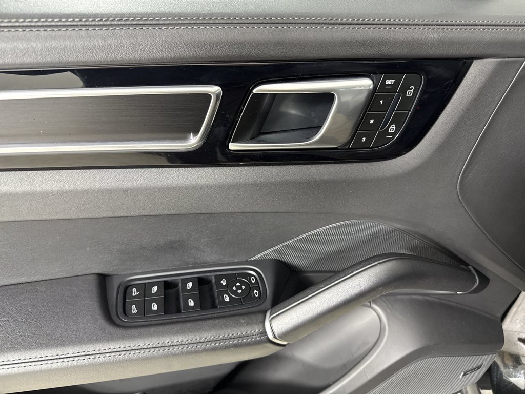 Certified 2023 Porsche Cayenne GTS AWD/4WD image 33