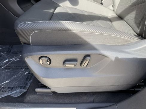 Used 2024 Volkswagen Atlas Cross Sport SE w/ Panoramic Sunroof Package image 31