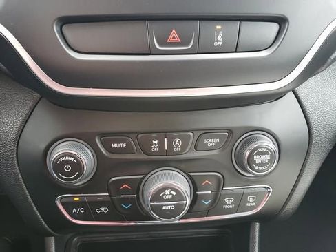 Used 2022 Jeep Cherokee Latitude Lux AWD/4WD image 30