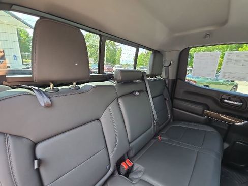 Used 2022 Chevrolet Silverado 1500 LT Trail Boss w/ Convenience Package II AWD/4WD image 16