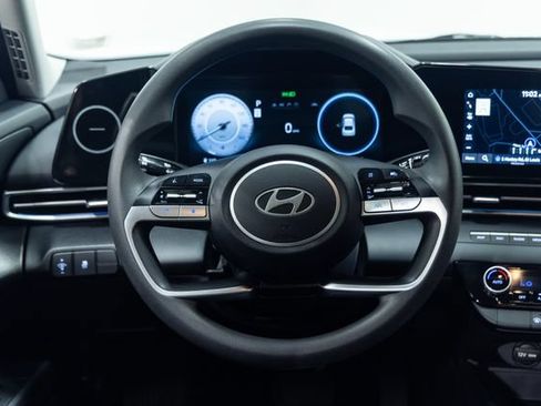 Used 2024 Hyundai Elantra SEL FWD image 13