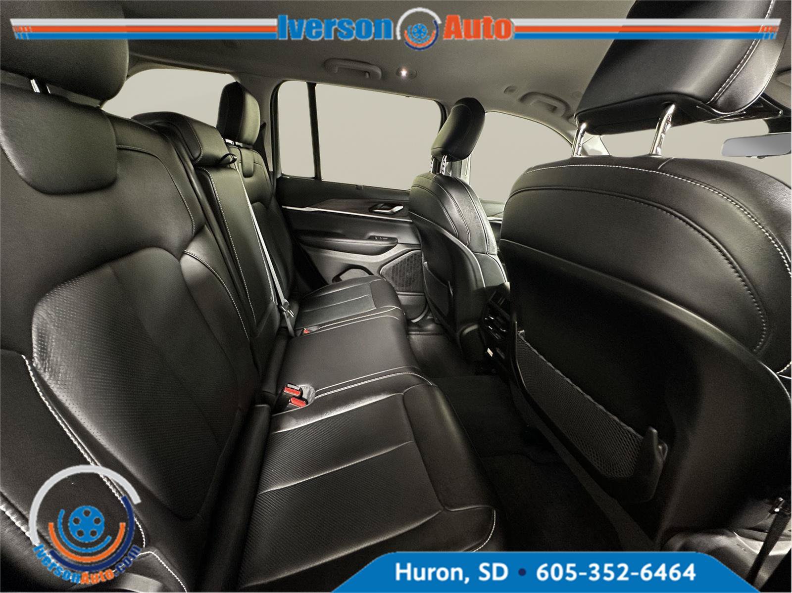 Used 2023 Jeep Grand Cherokee Limited w/ Luxury Tech Group II AWD/4WD image 27