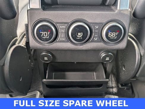 Used 2020 Land Rover Discovery Landmark image 8