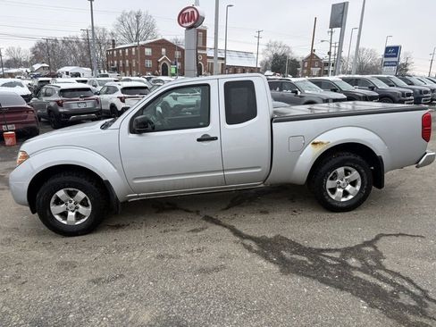 Used 2012 Nissan Frontier SV w/ SV Premium Utility Pkg image 2