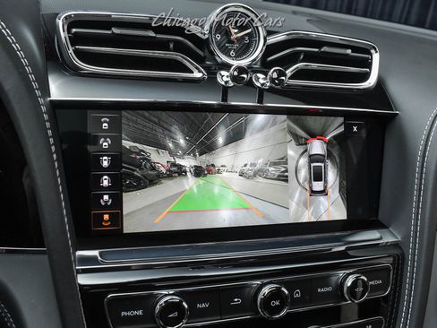 Used 2023 Bentley Bentayga Plug-In Hybrid image 15
