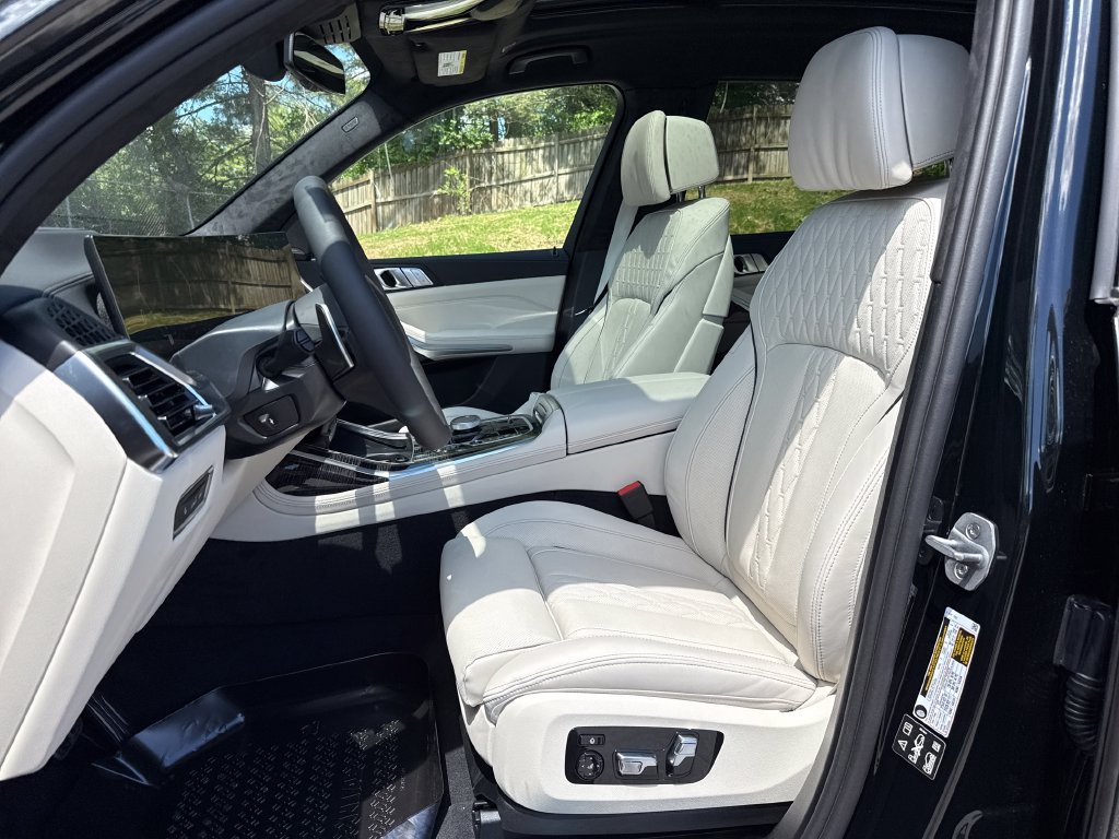 Used 2027 BMW X7 xDrive40i w/ M Sport Package AWD/4WD image 10