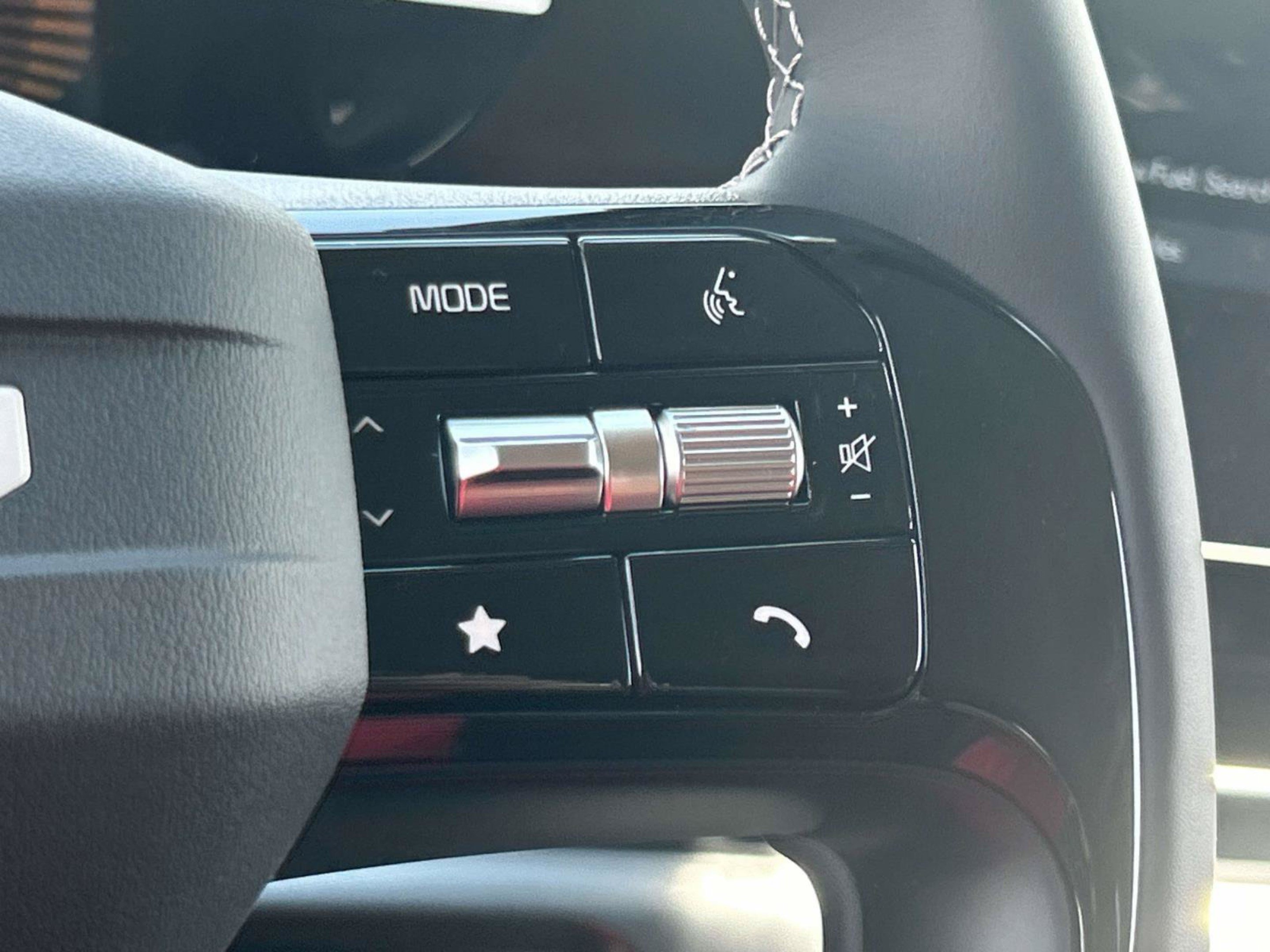 New 2027 Kia Carnival LX FWD image 22