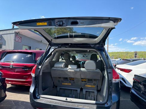 Used 2013 Toyota Sienna Limited w/ Premium Pkg AWD/4WD image 9