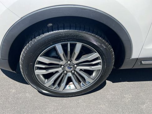 Used 2018 Ford Explorer Platinum AWD/4WD image 6