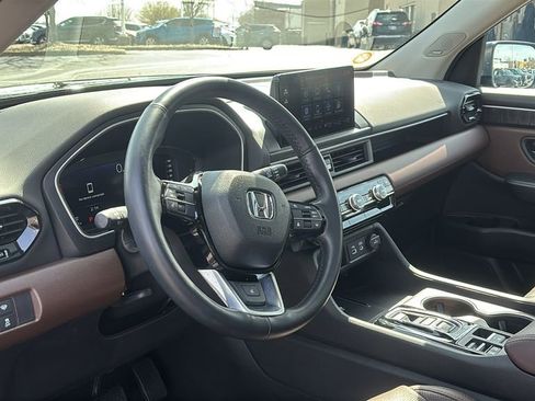 Used 2024 Honda Pilot Elite image 23