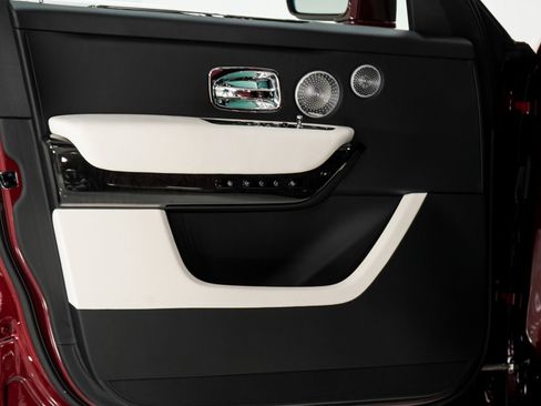 Certified 2025 Rolls-Royce Cullinan image 12