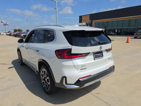 Used 2025 BMW X1 xDrive28i AWD/4WD image 3