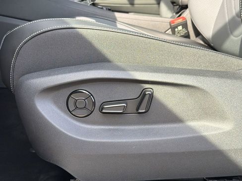 New 2026 Volkswagen Tiguan SE R-Line image 23