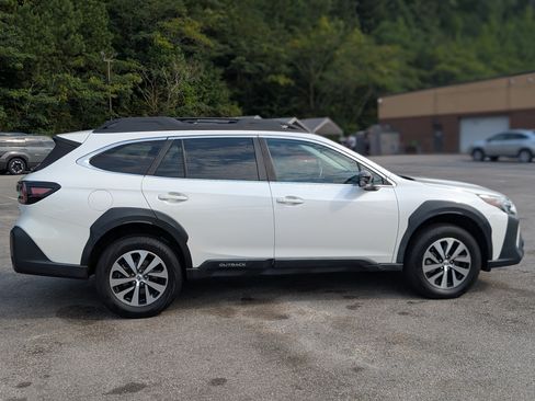 Used 2023 Subaru Outback Premium AWD/4WD image 10