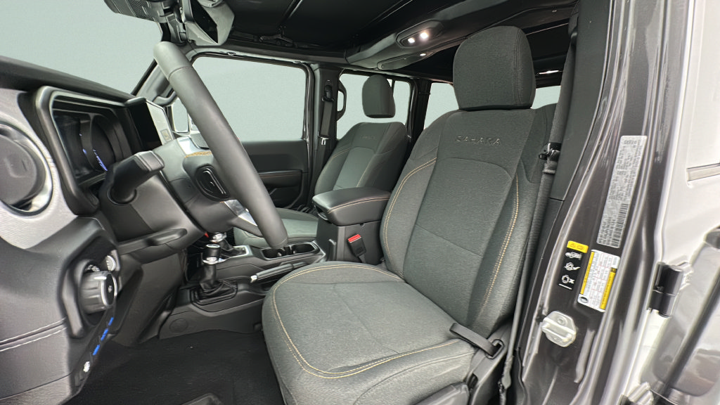 Used 2024 Jeep Wrangler Unlimited Sahara w/ Technology Group AWD/4WD image 13