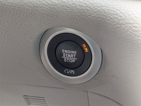 Used 2023 Chrysler Pacifica Limited image 21