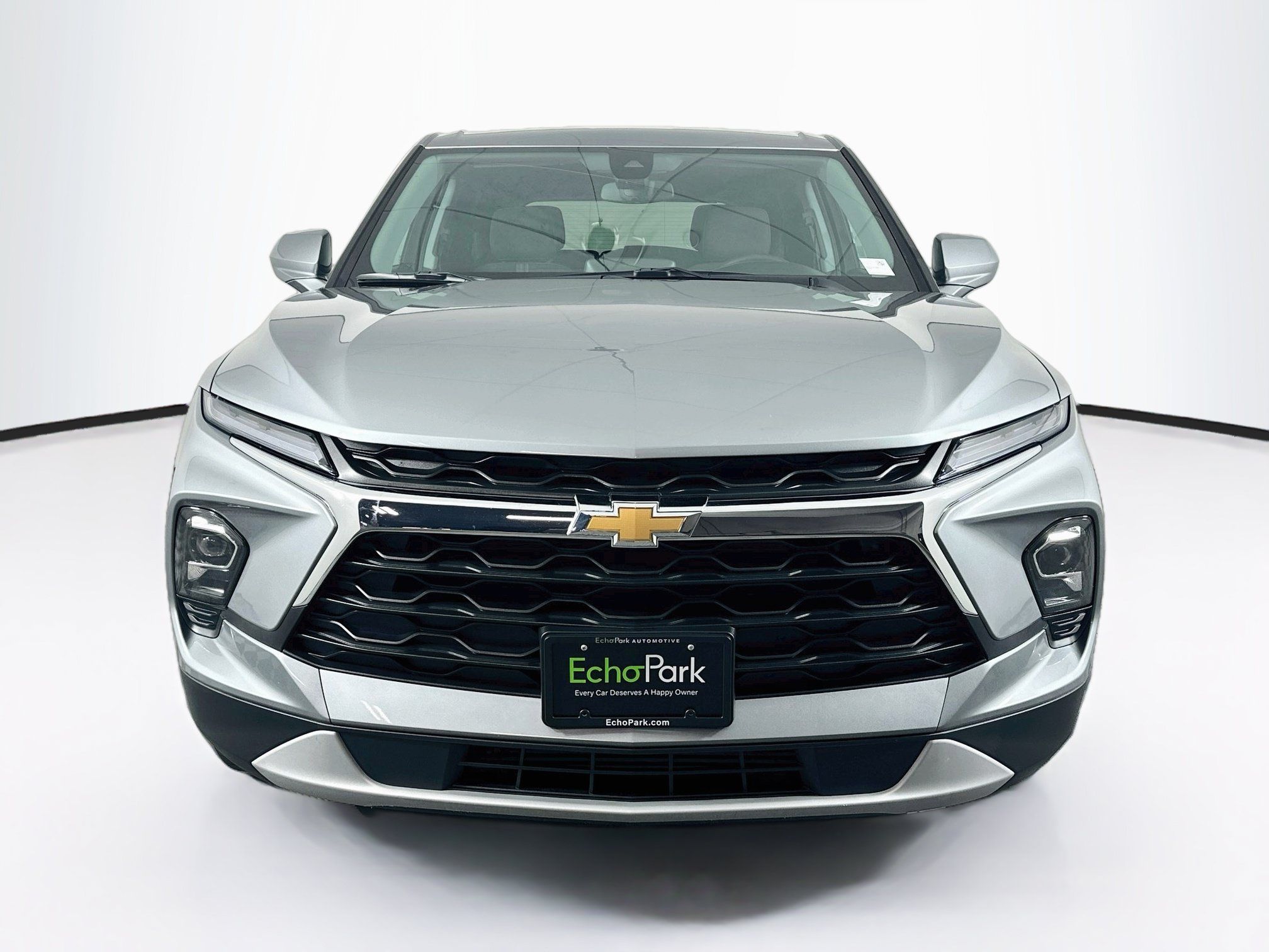 Used 2026 Chevrolet Blazer LT FWD image 2
