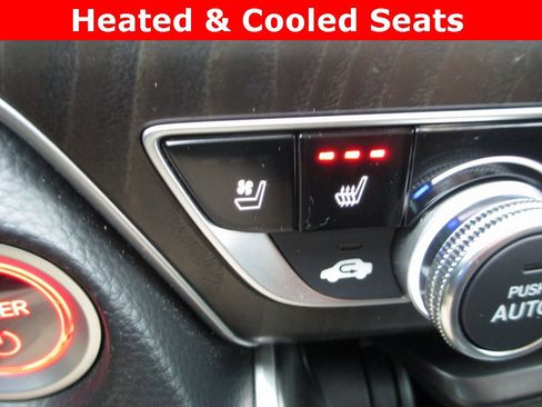 Used 2019 Honda Accord Touring image 16