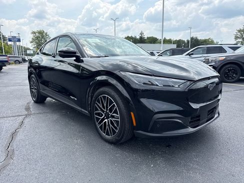 Used 2025 Ford Mustang Mach-E Premium AWD/4WD image 4