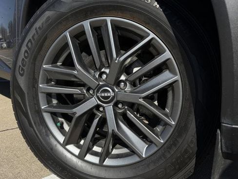 Used 2023 Nissan Rogue S image 8