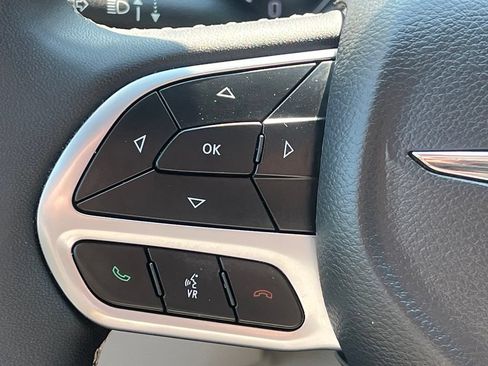 Used 2024 Chrysler Pacifica Limited FWD image 25