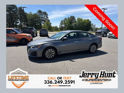 Used 2025 Nissan Altima 2.5 SV FWD image 1