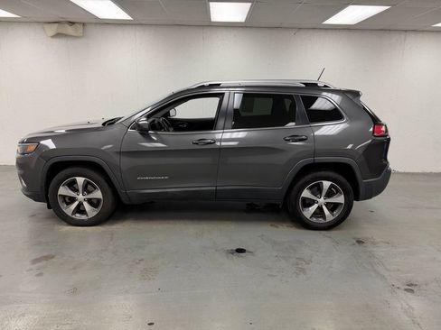 Used 2019 Jeep Cherokee Limited AWD/4WD image 2