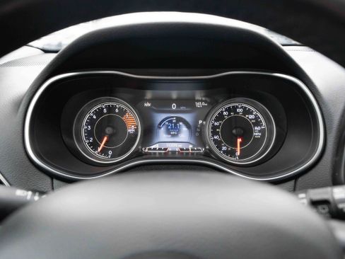 Used 2019 Jeep Cherokee Limited image 16