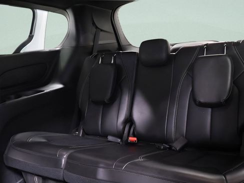 Used 2025 Chrysler Pacifica Select image 25