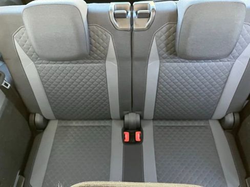 Used 2018 Volkswagen Tiguan S image 12