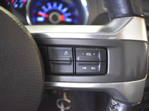 Used 2013 Ford Mustang Convertible image 19