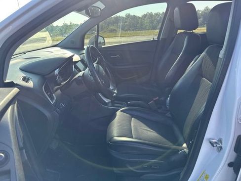 Used 2020 Chevrolet Trax LT w/ Driver Confidence Package FWD image 7