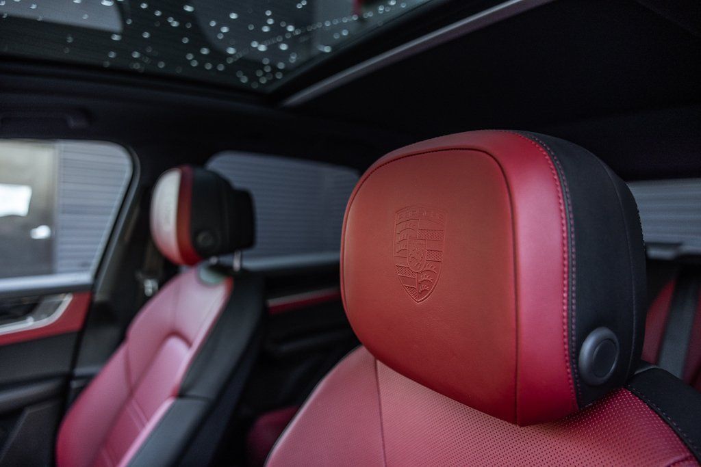 Certified 2025 Porsche Cayenne E-Hybrid AWD/4WD image 15