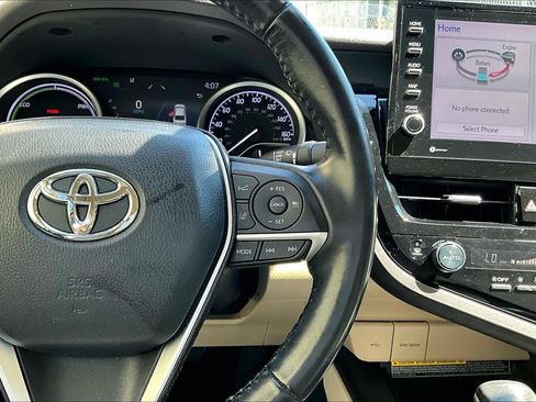 Used 2021 Toyota Camry XLE FWD image 25